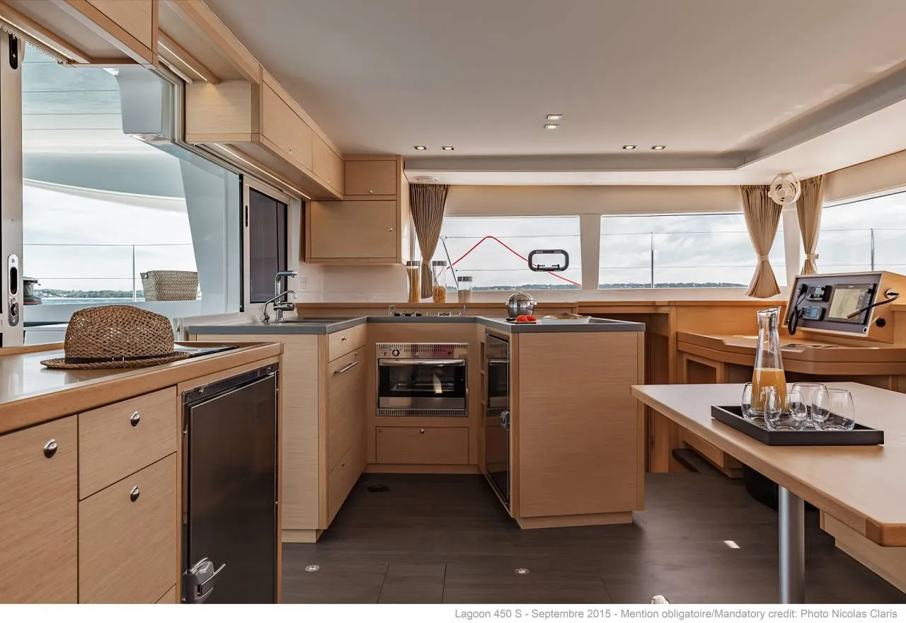 Arome - Catamaran in Providence