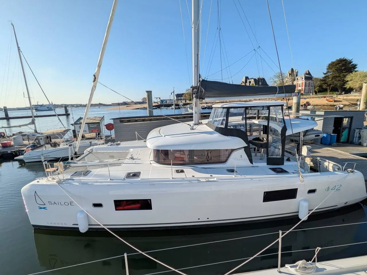 Zannannan - Catamaran in Providence