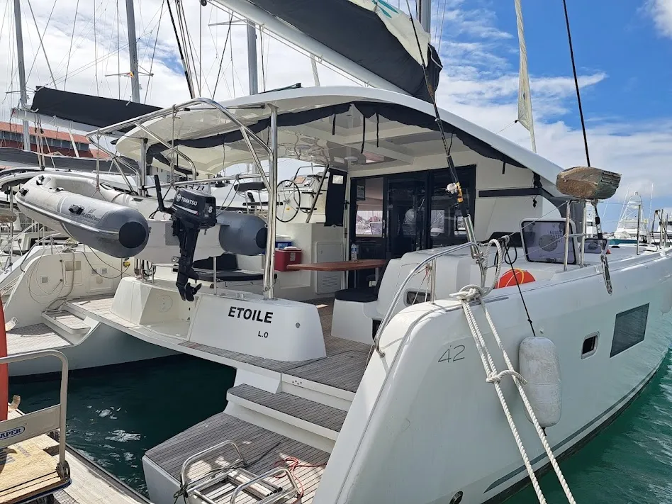 Etoile - Catamaran in Providence
