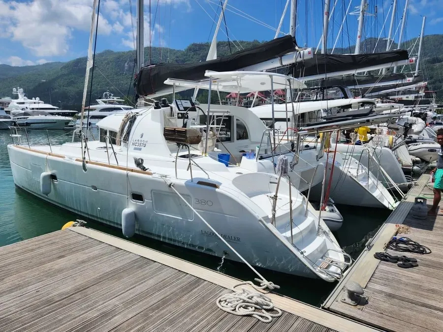 Papanga - Catamaran in Providence