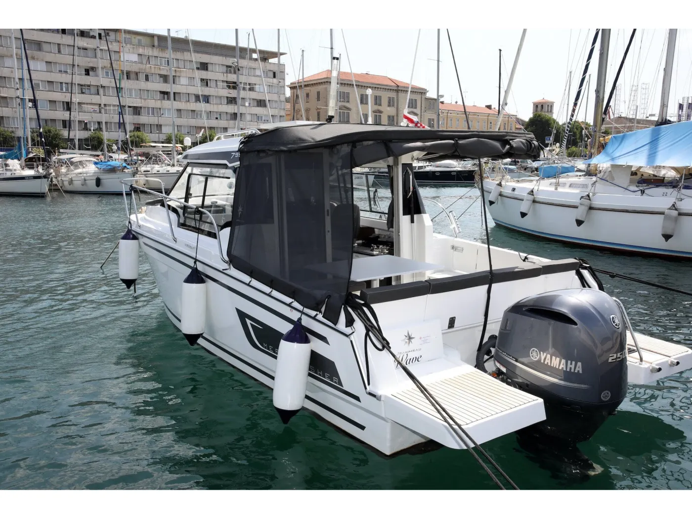 WAVE - Motor Yat içinde Pula