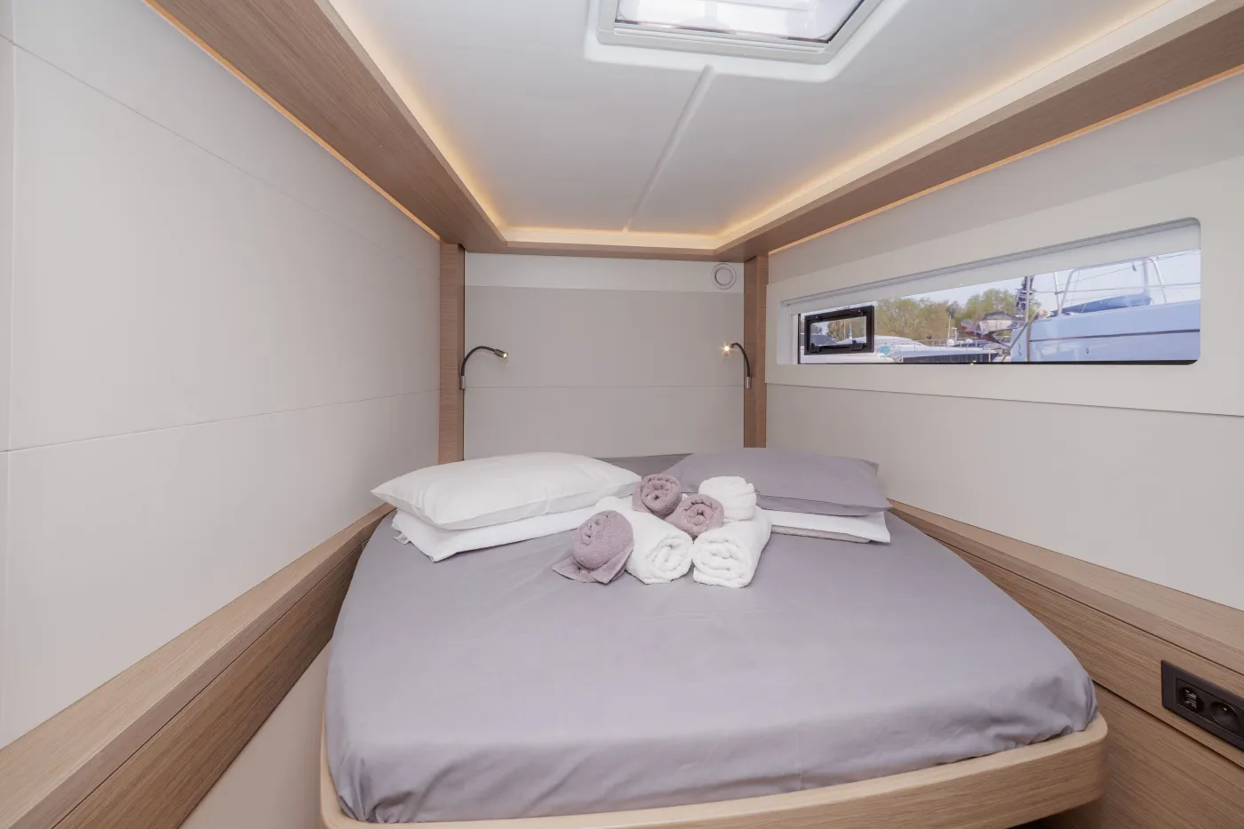 Iris - Catamaran in Alimos