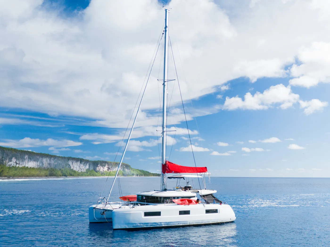 Poe Rava - Catamaran in Papeete