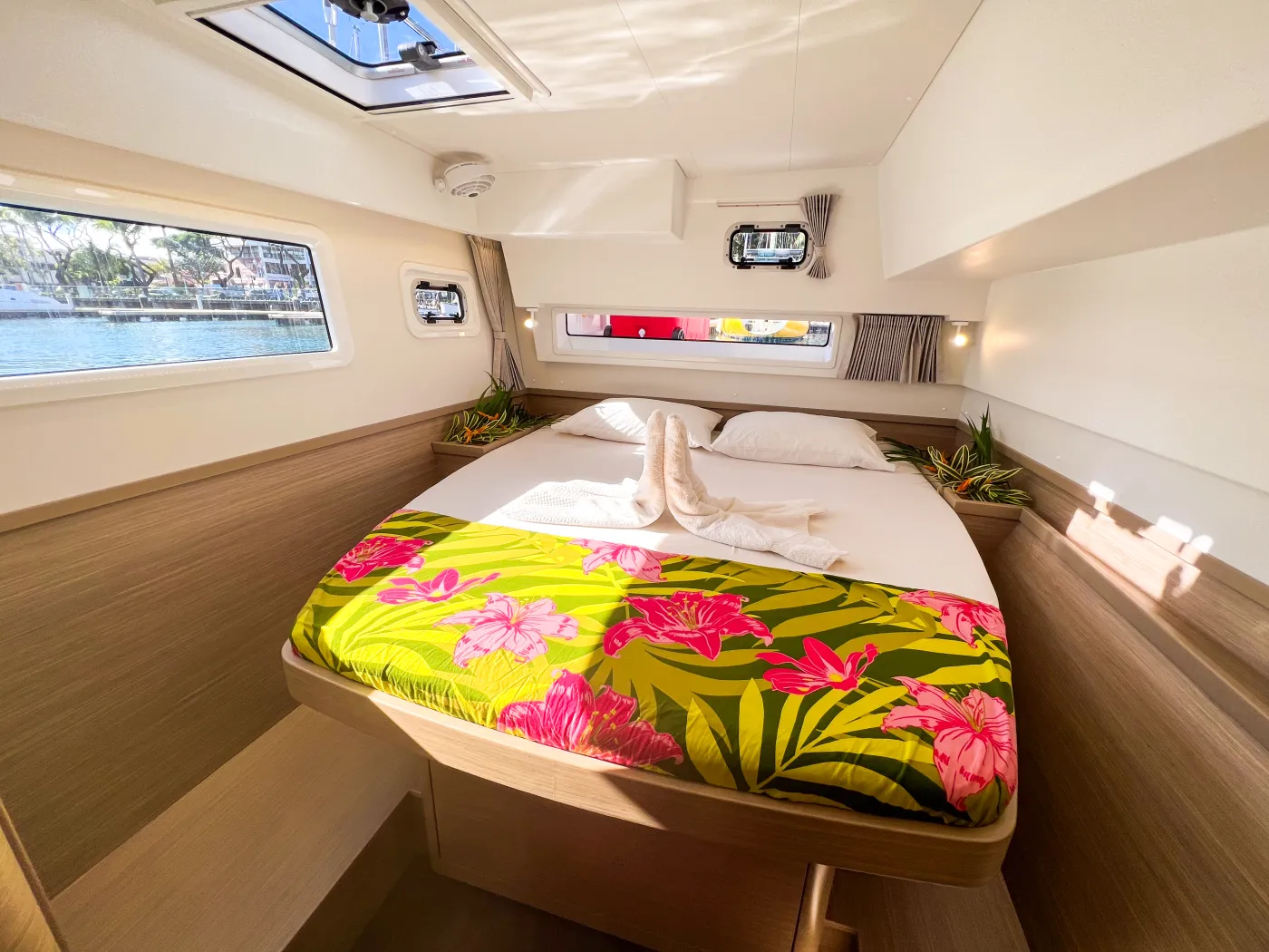 Poe Hina - Catamaran in Papeete