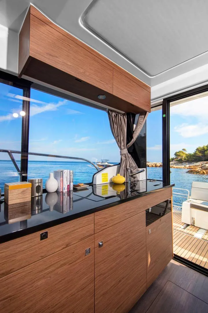 Hera II - Motor Yacht in Baia