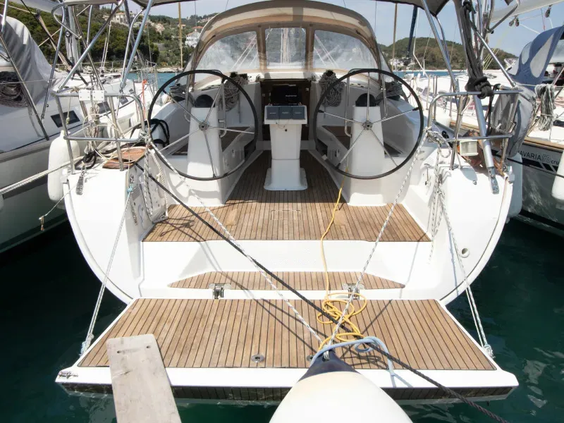 Vlassis - Sailboat in Nikiana