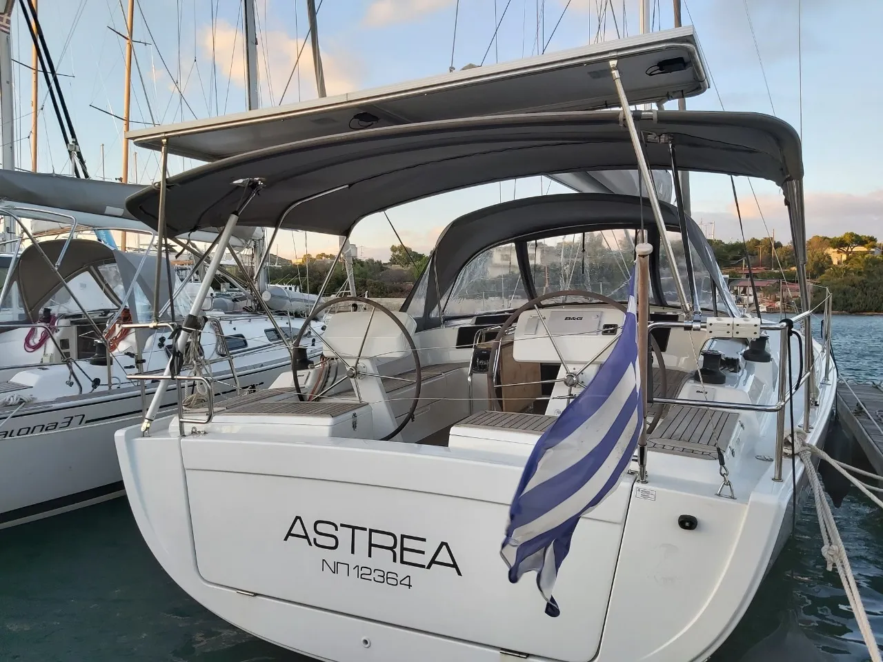 Astrea - Yelkenli içinde Anatoliki Attiki