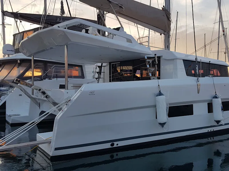 Albertina II - Katamaran içinde Alimos