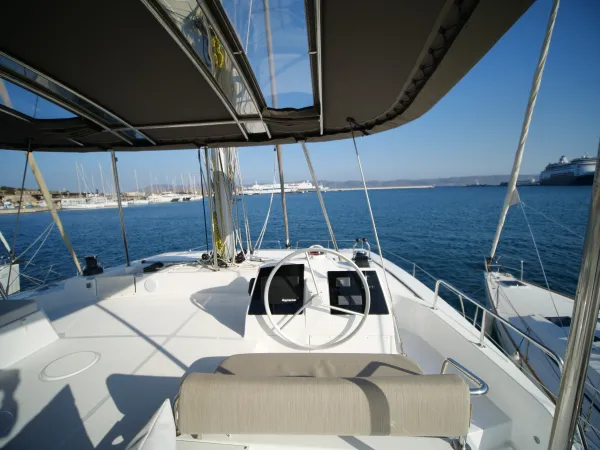 flybridge helm station