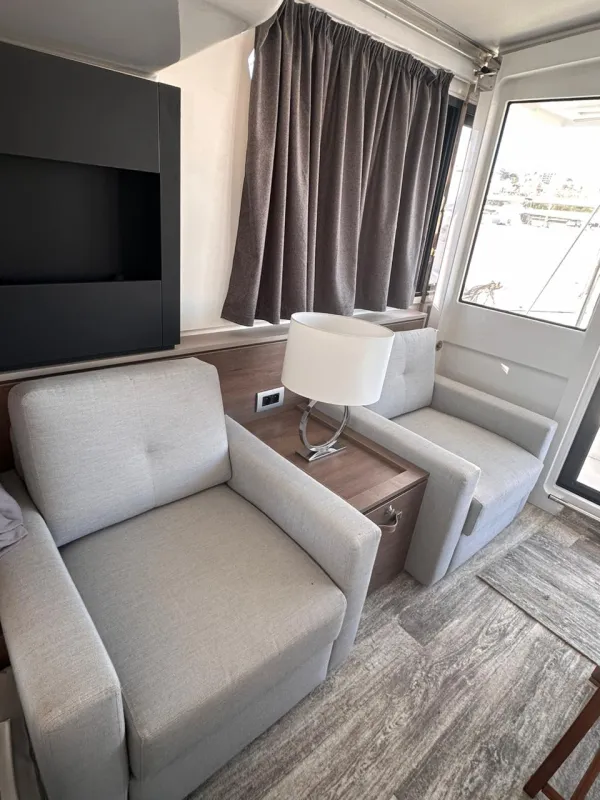 saloon 