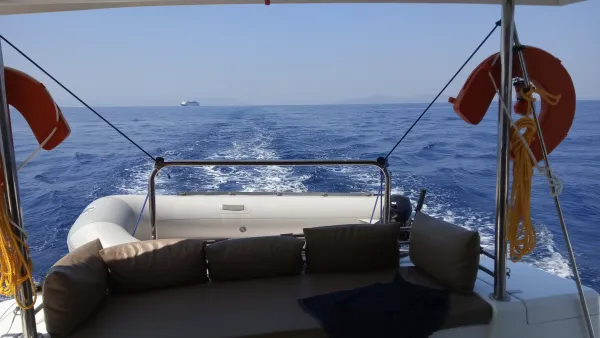bench seating in the aft cockpit