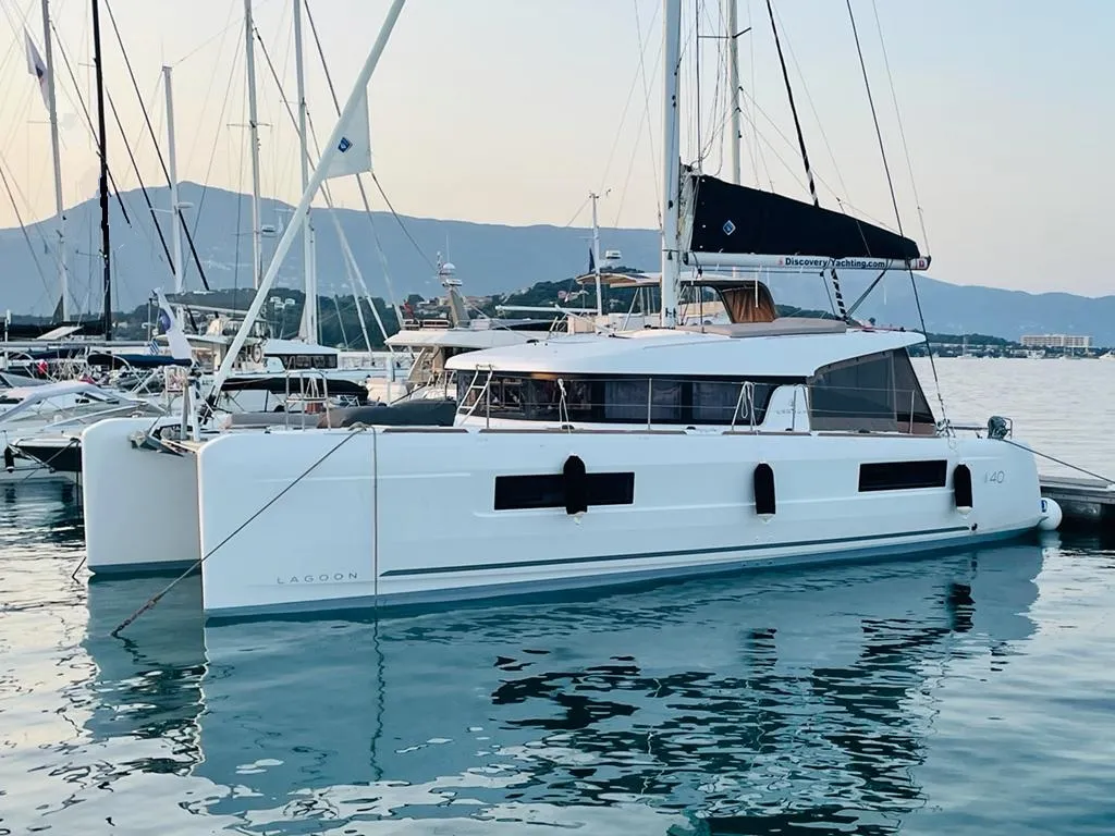 Fratelli - Catamaran in Volos