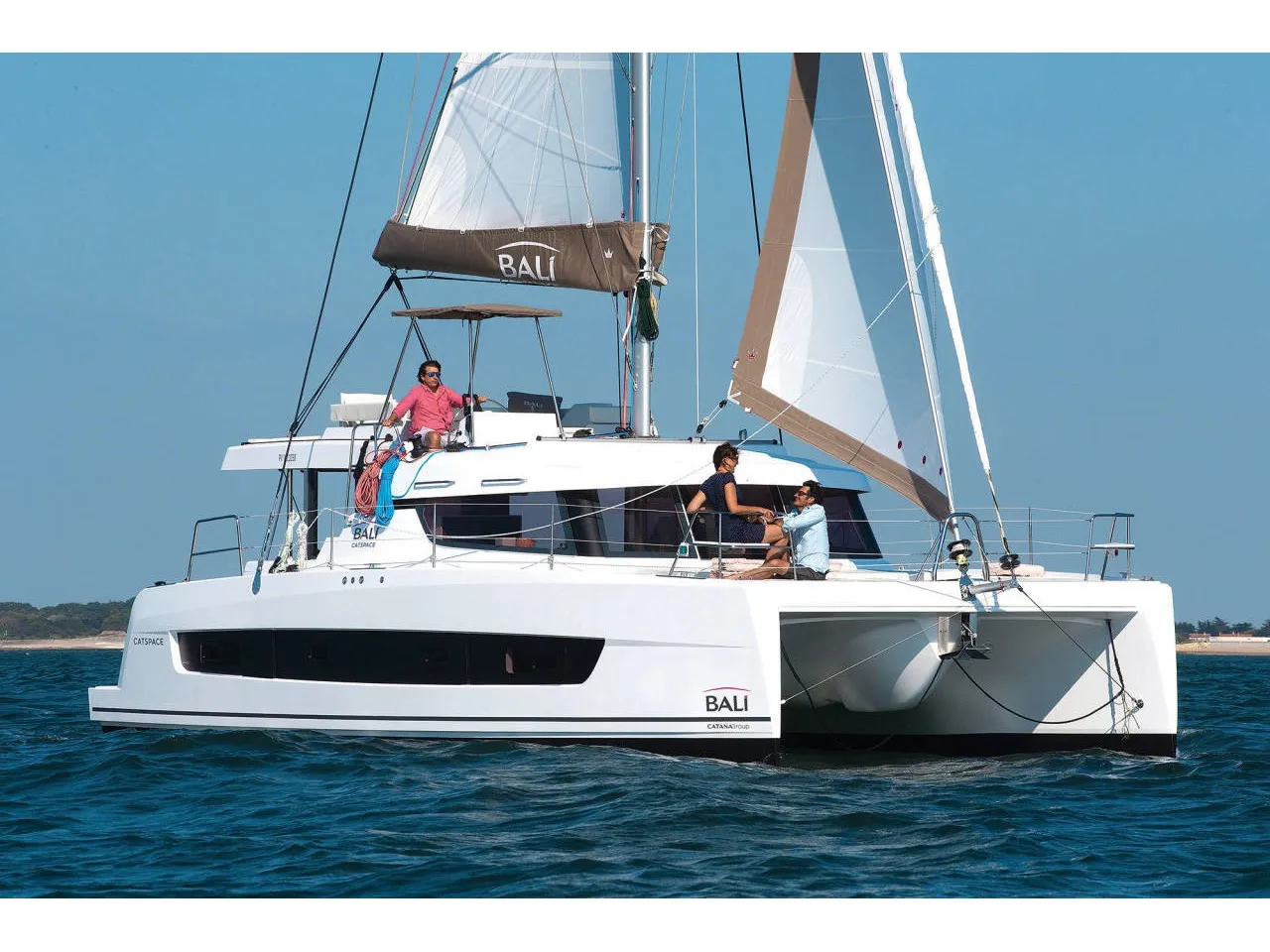 Wiseas - Catamaran in Volos