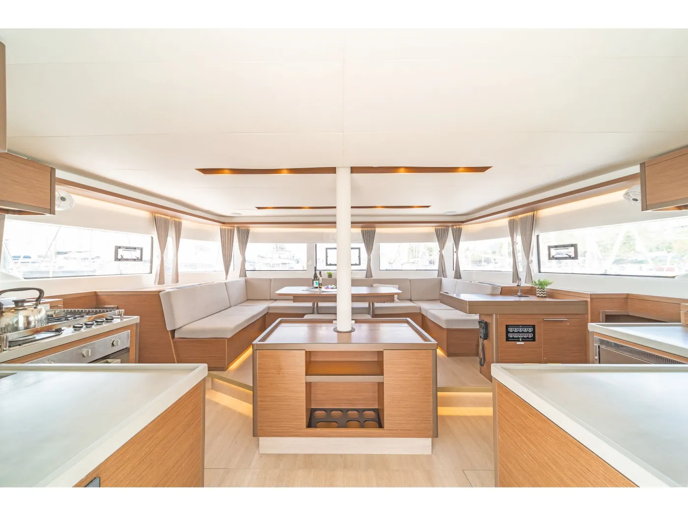 Reina (ONLY SKIPPERED) - Catamaran in Alimos