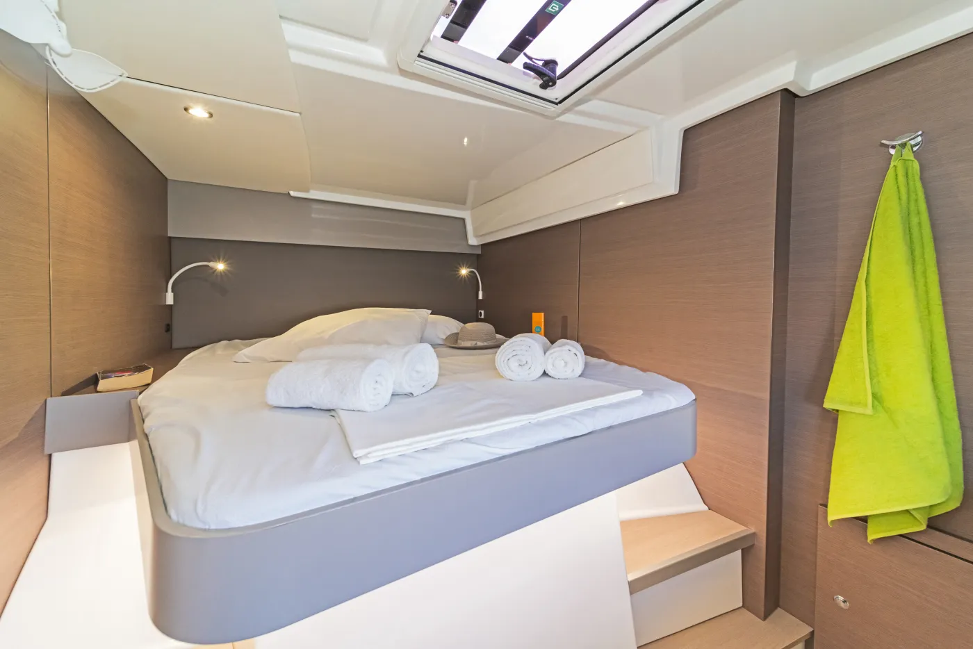 Duende - Catamaran in Alimos