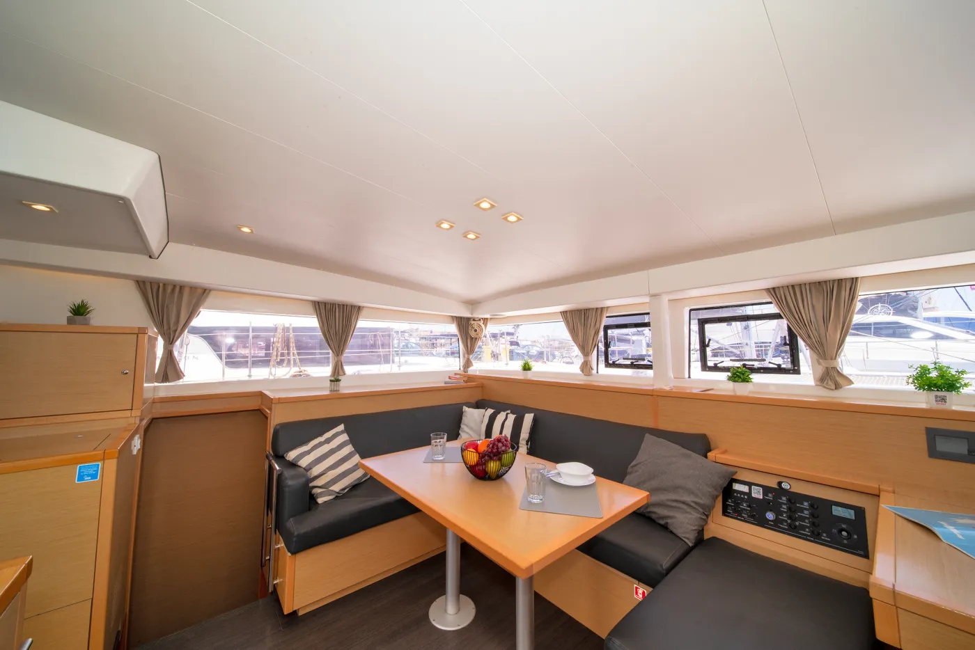 Callisto L400 - Catamaran in Lavrio