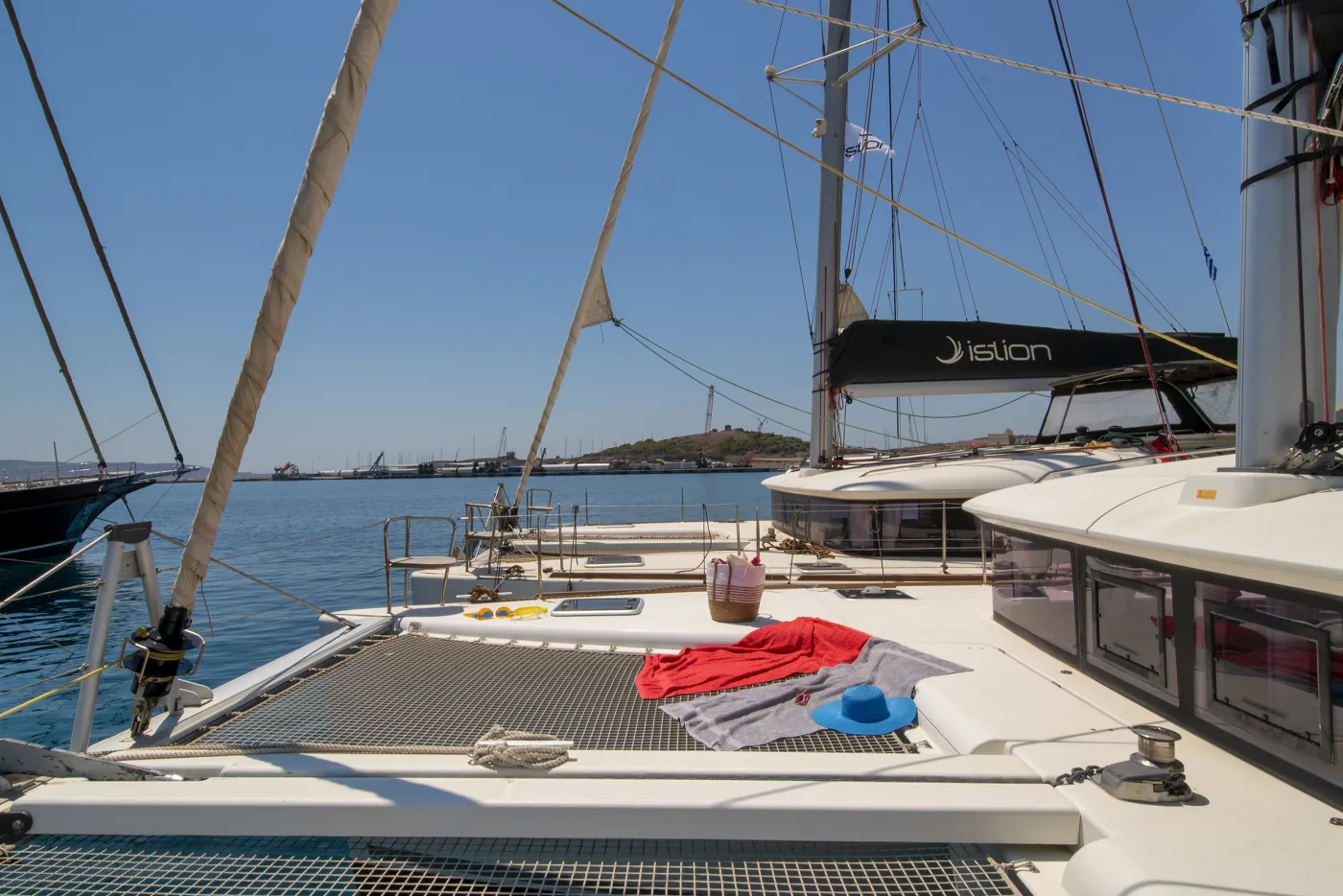 Callisto L400 - Catamaran in Lavrio