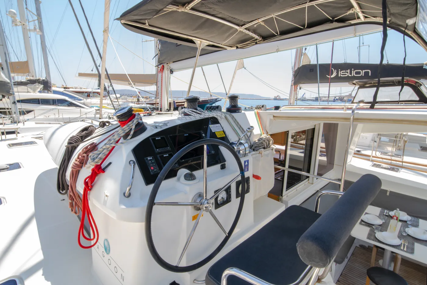 Callisto L400 - Catamaran in Lavrio