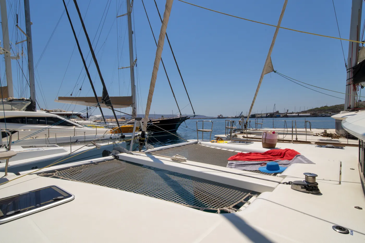 Callisto L400 - Catamaran in Lavrio
