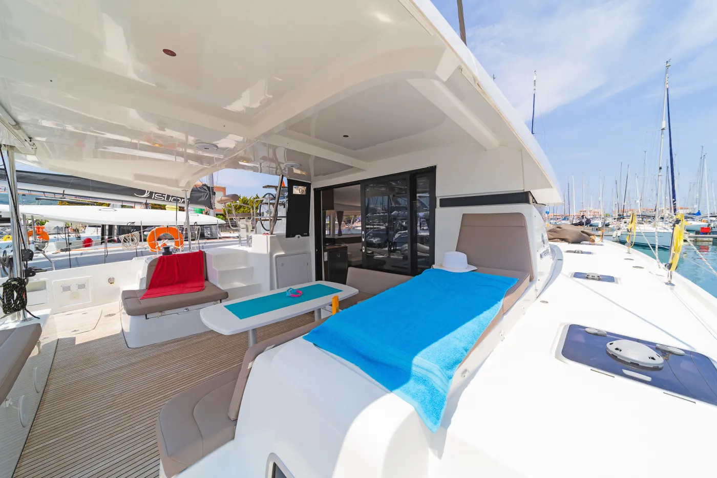 White Waves - Catamaran in Lefkada