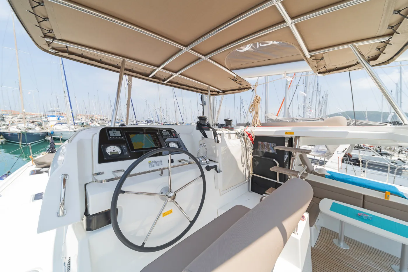 White Waves - Catamaran in Lefkada