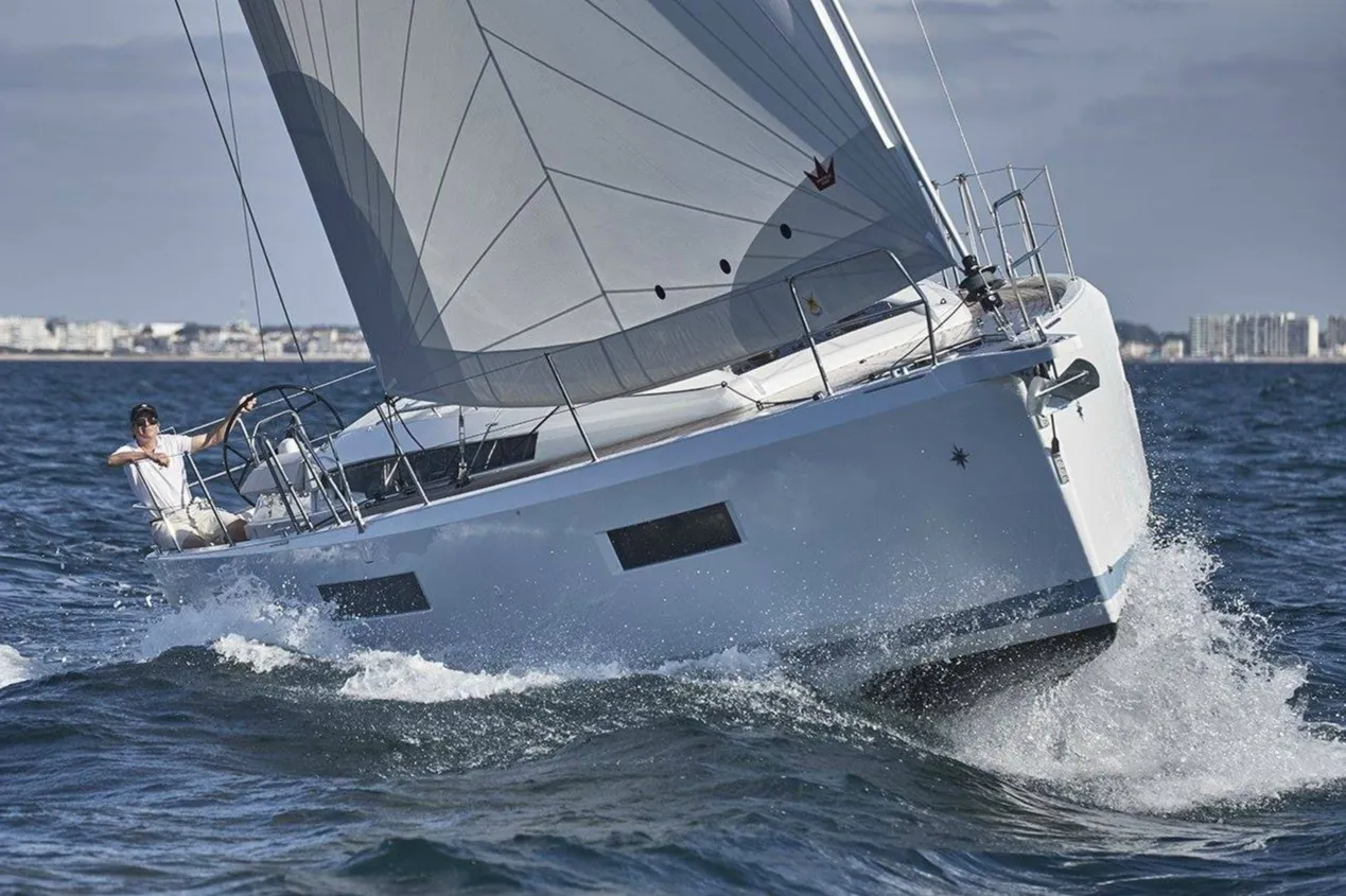Ondeck - Sailboat in Alimos