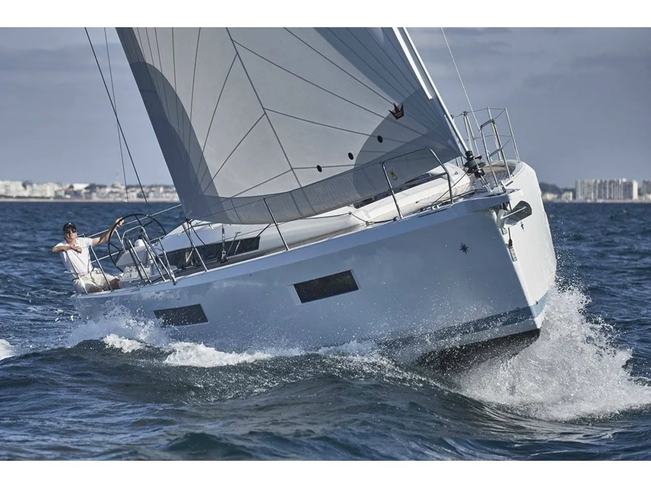 Ondeck - Sailboat in Alimos