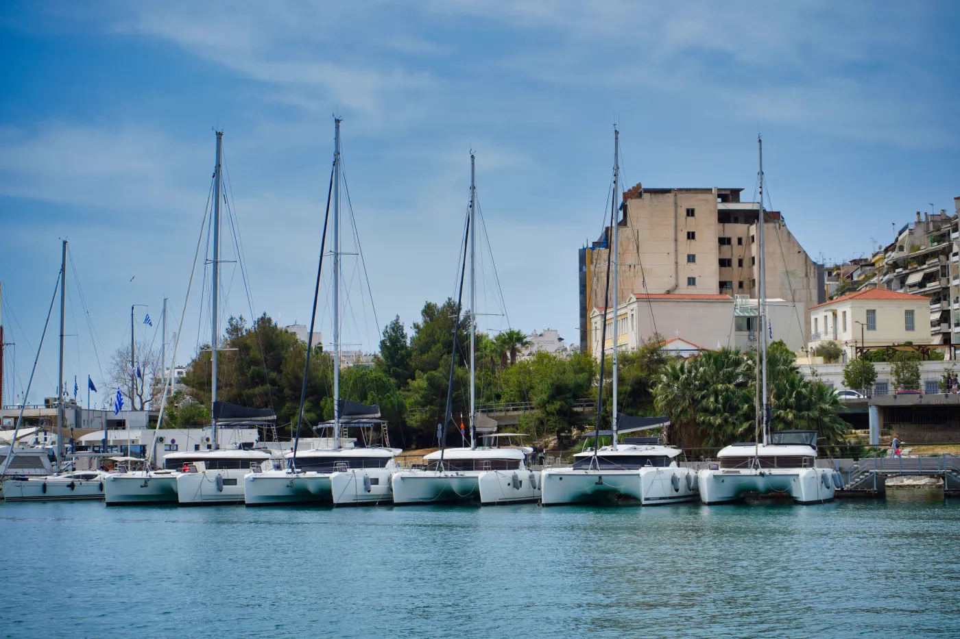 Barchetta VI - Katamaran içinde Pireas