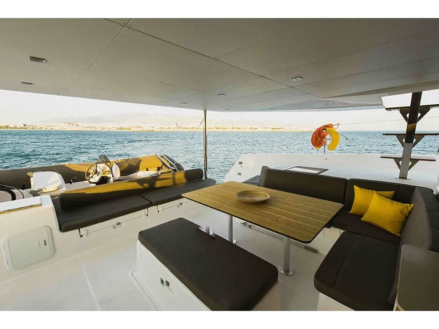 Barchetta VII - Katamaran içinde Pireas