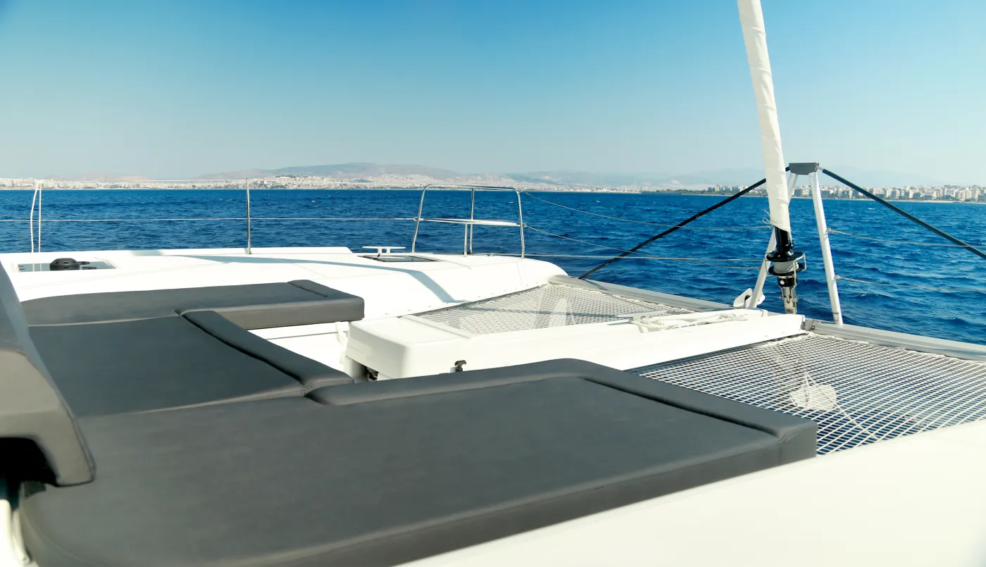 Barchetta IV - Katamaran içinde Pireas