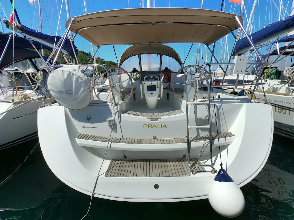 Praha - Sailboat in Portisco