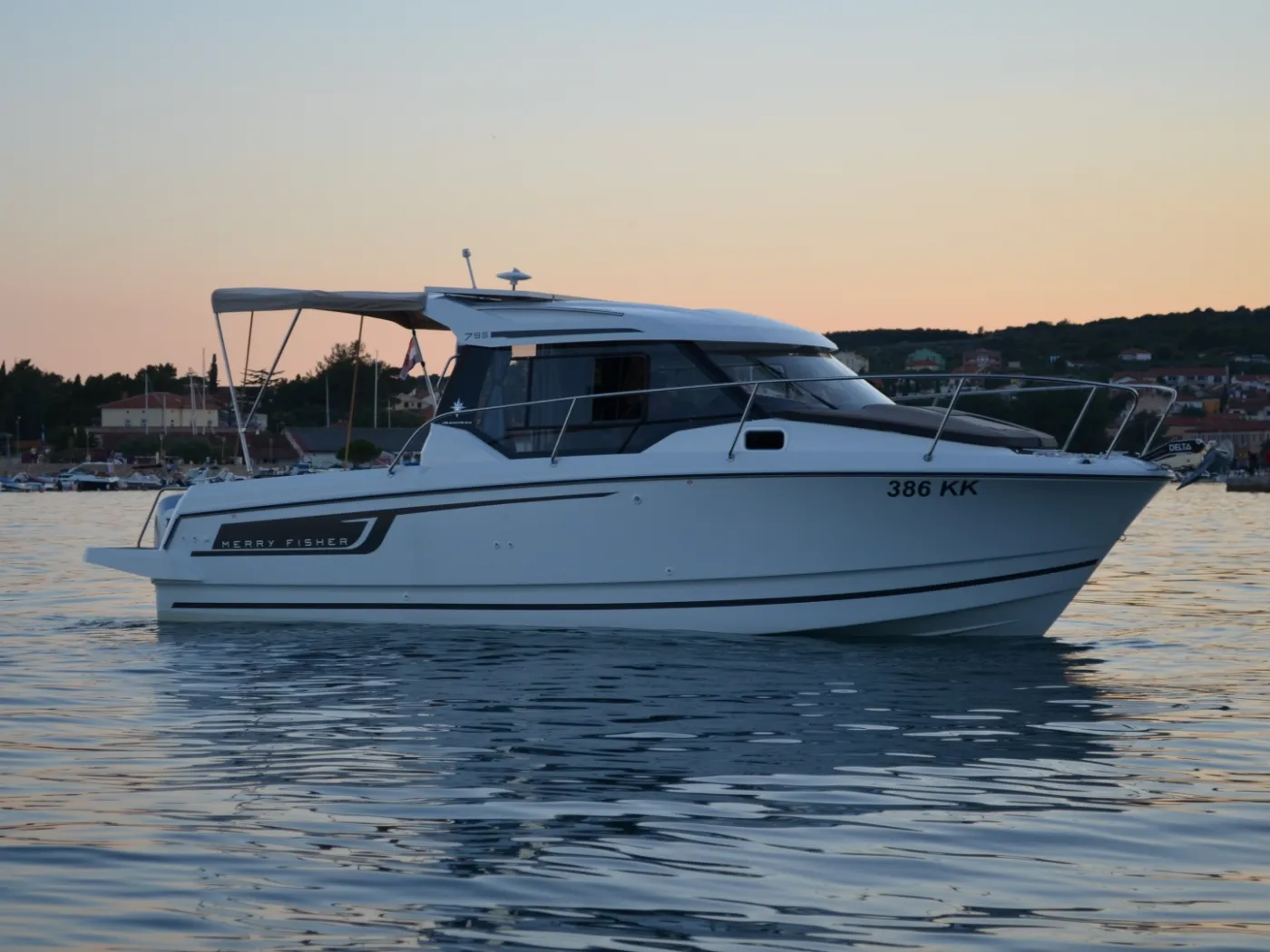 MF 795 - Motor Yacht in Punat