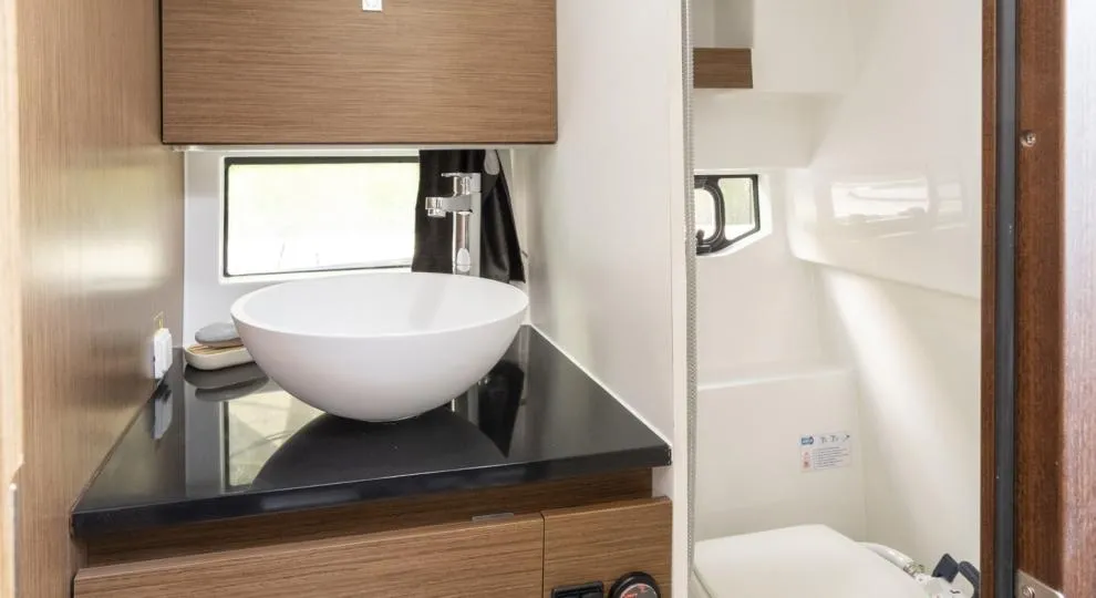 Beneteau 9 - Motor Yacht in Punat