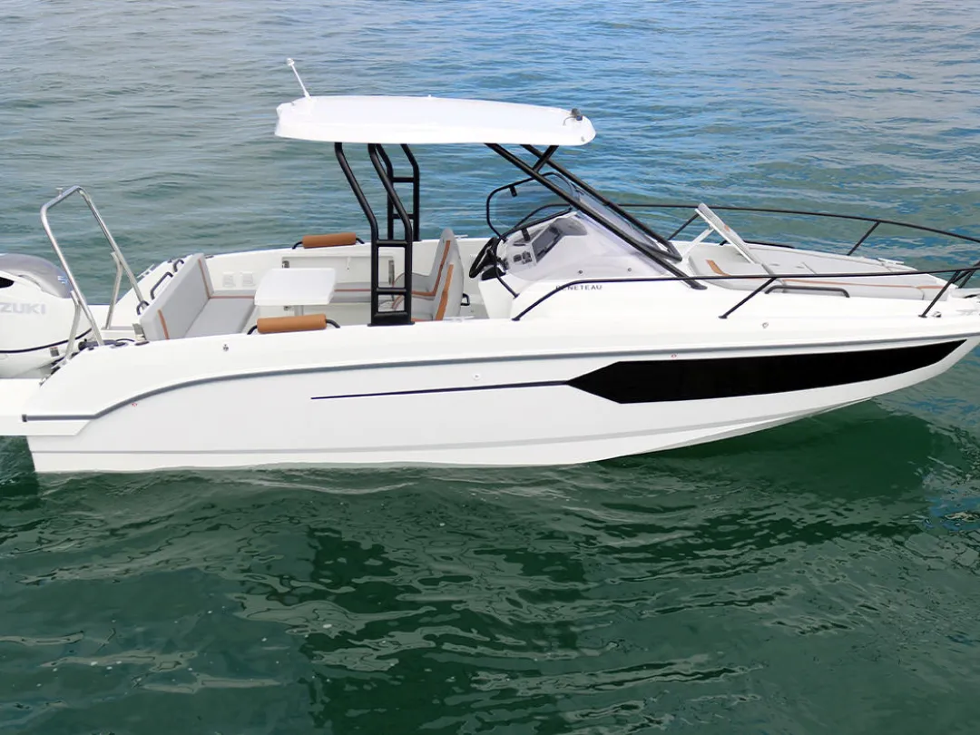 Beneteau 8 - Motor Yacht in Punat