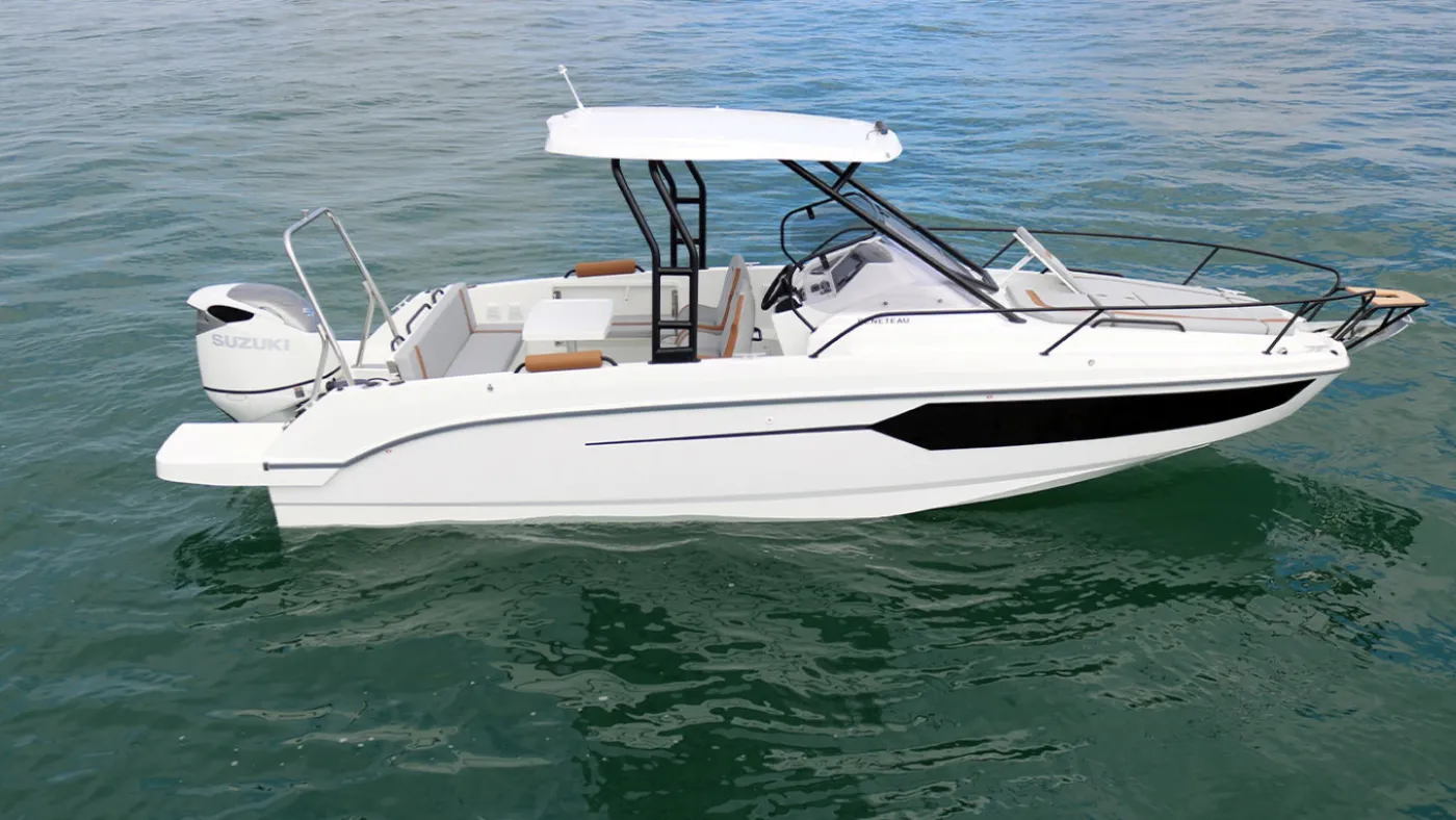 Beneteau 8 - Motor Yacht in Punat