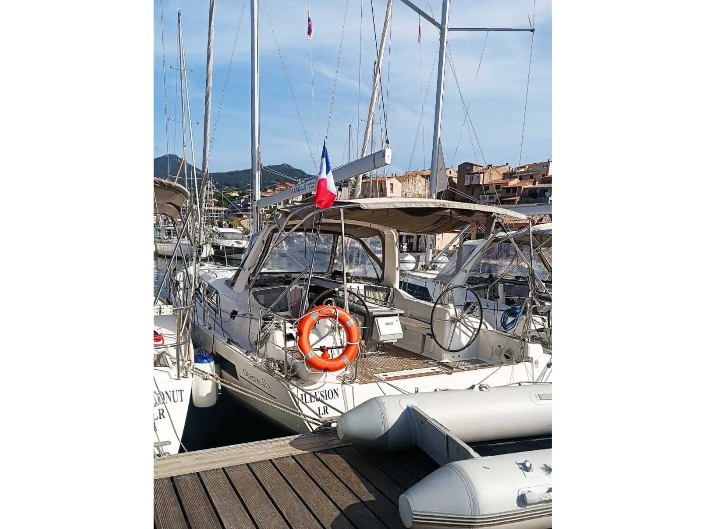 Illusion - Sailboat in Alimos