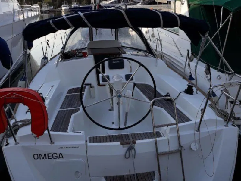 Omega - Sailboat in Kontokali