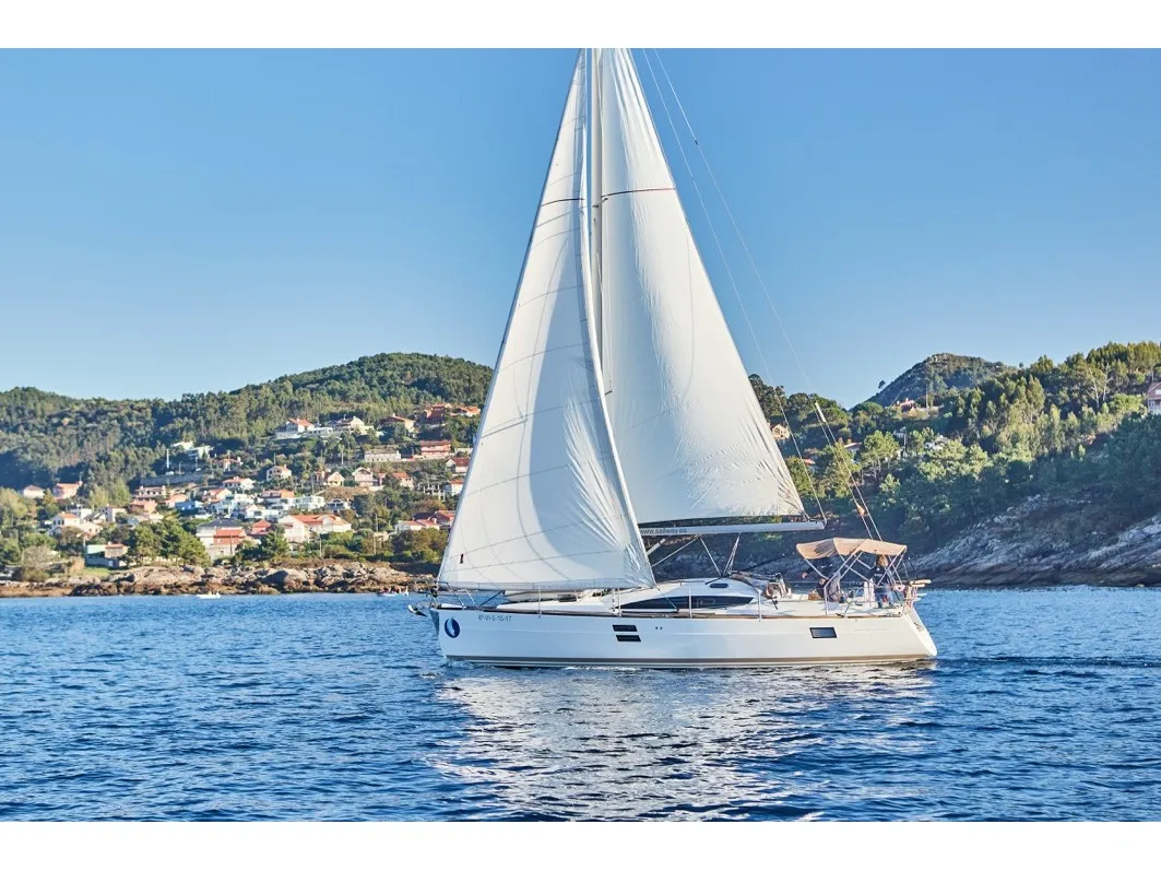 AMISTAD - Sailboat in Vigo