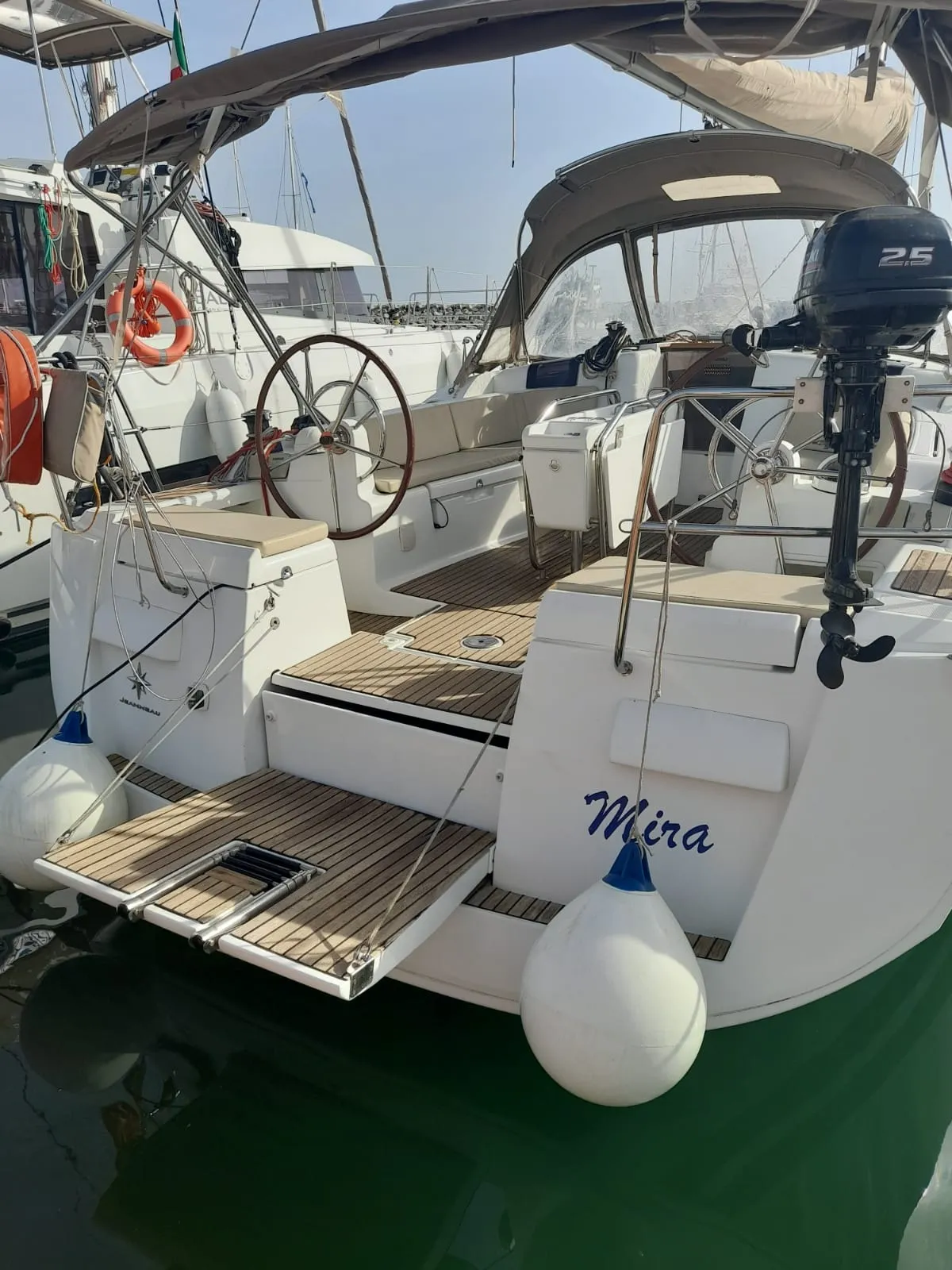 Mira - Sailboat in Salerno