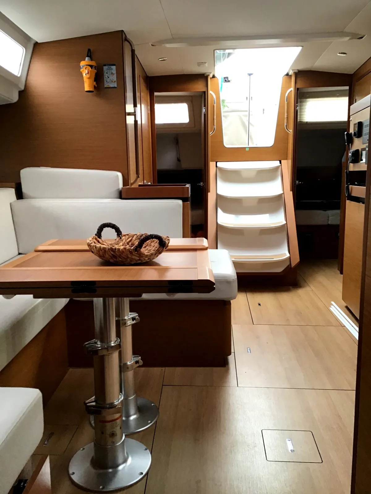 Helia (A/C, Gen. 10kVA, Electric Winch NEW 2022) - Sailboat in Volos
