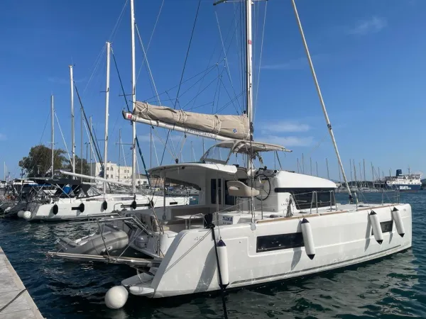 Nina (A/C, Gen 10KWA, watermaker, electric winch)