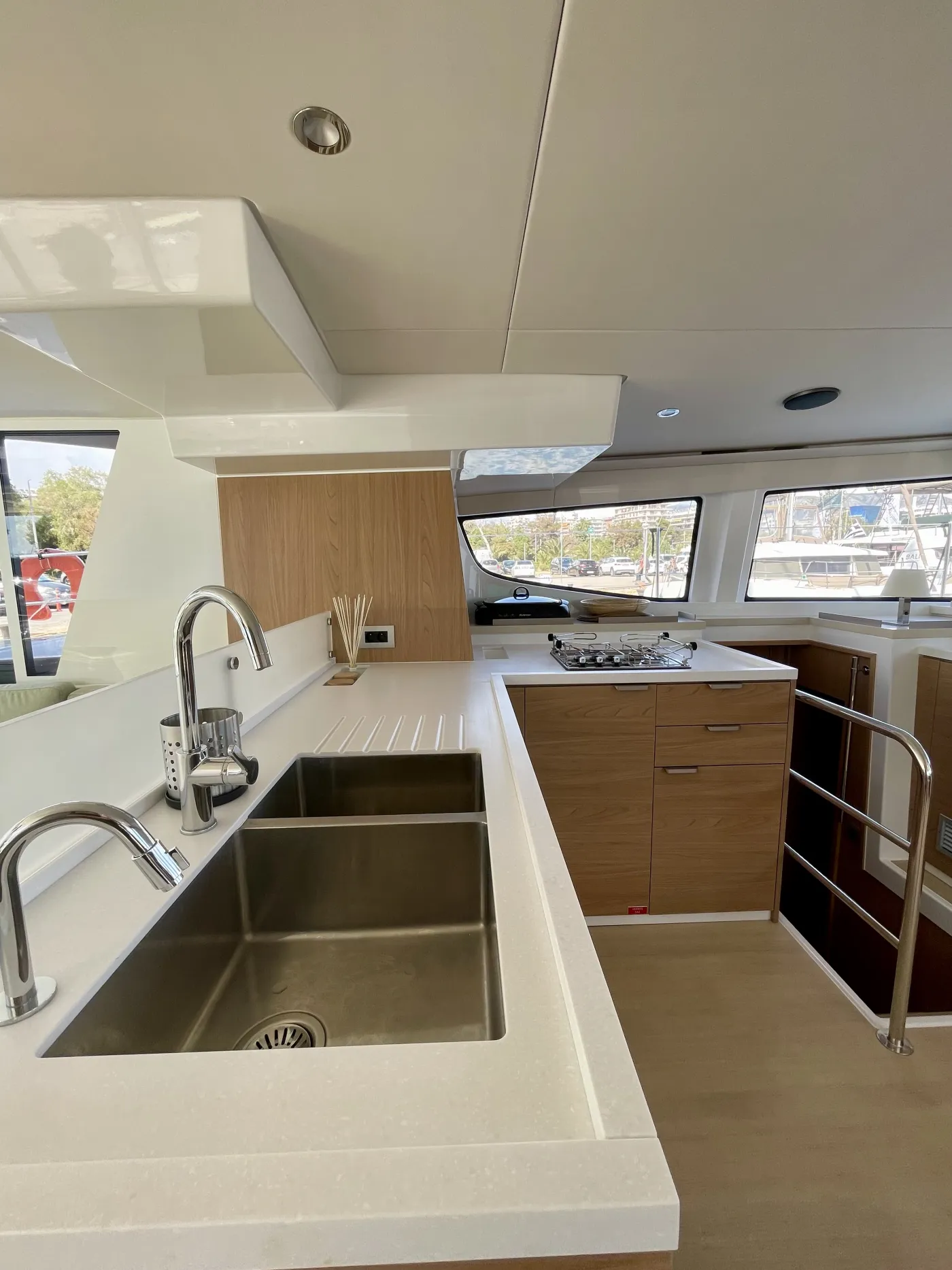 Romar VI - Catamaran in Alimos