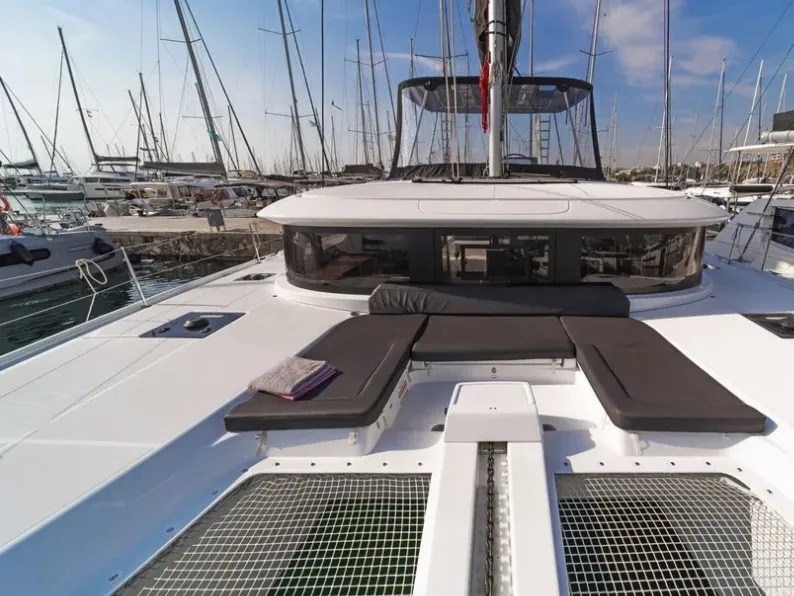 AF-LAG46 - Catamaran in Alimos