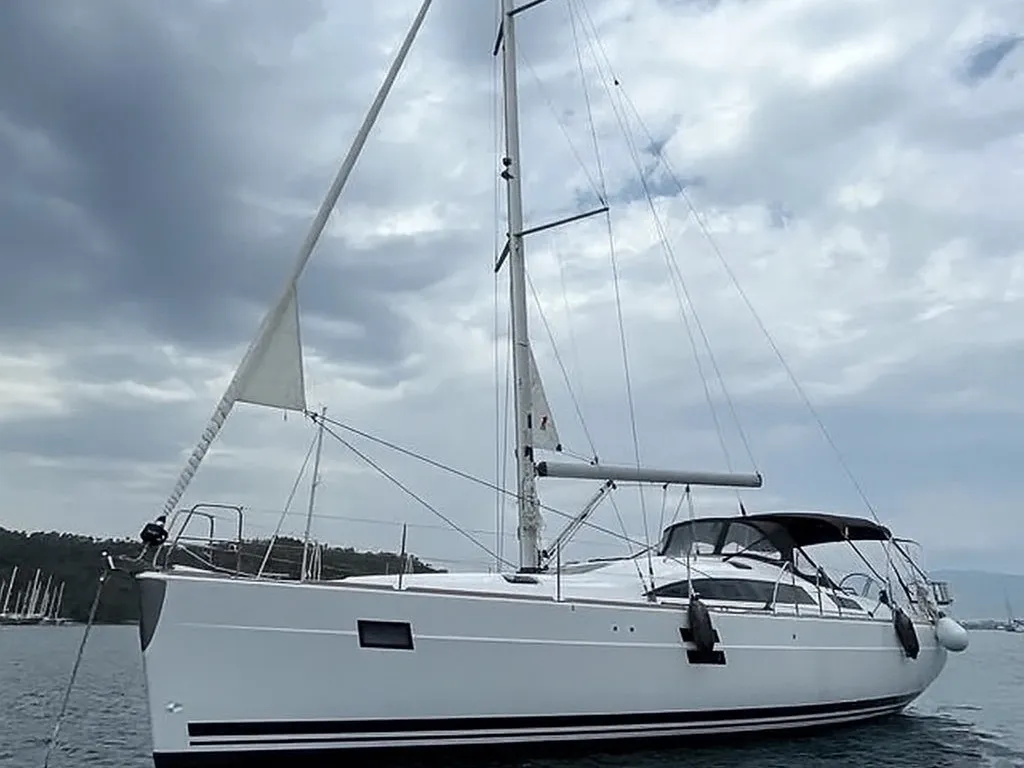 AF-ELAN45.1 - Sailboat in Alimos