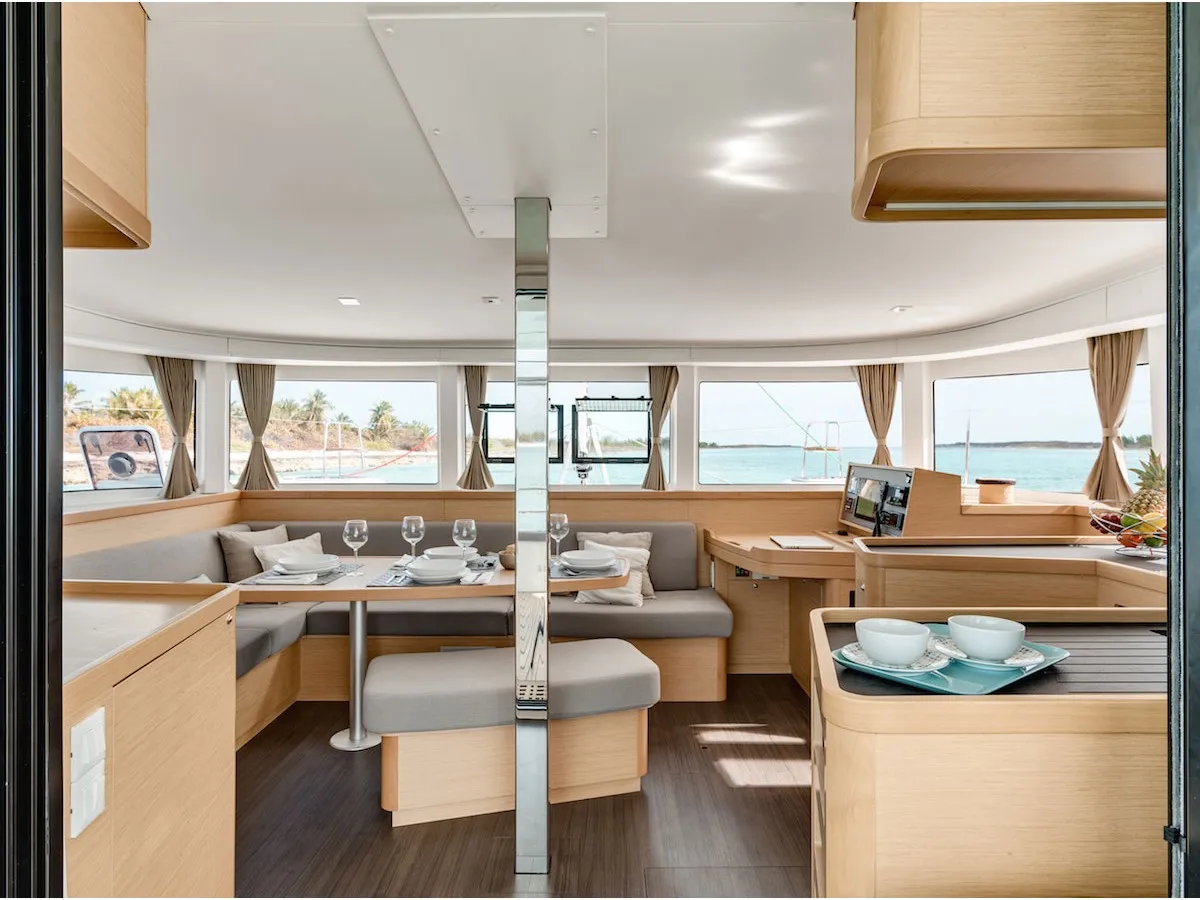 AF-L42 - Catamaran in Alimos