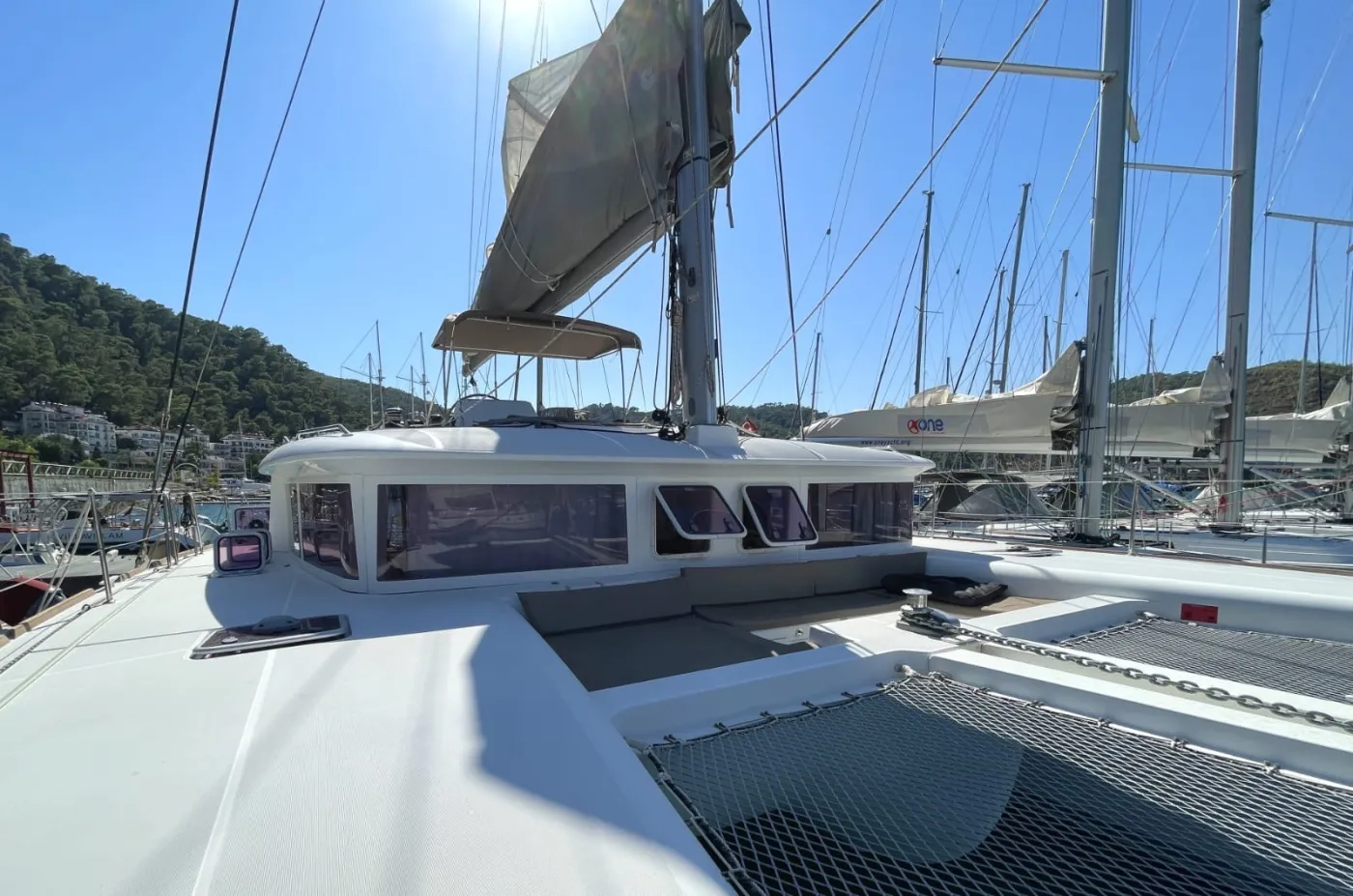 AF-L450F - Catamaran in Alimos