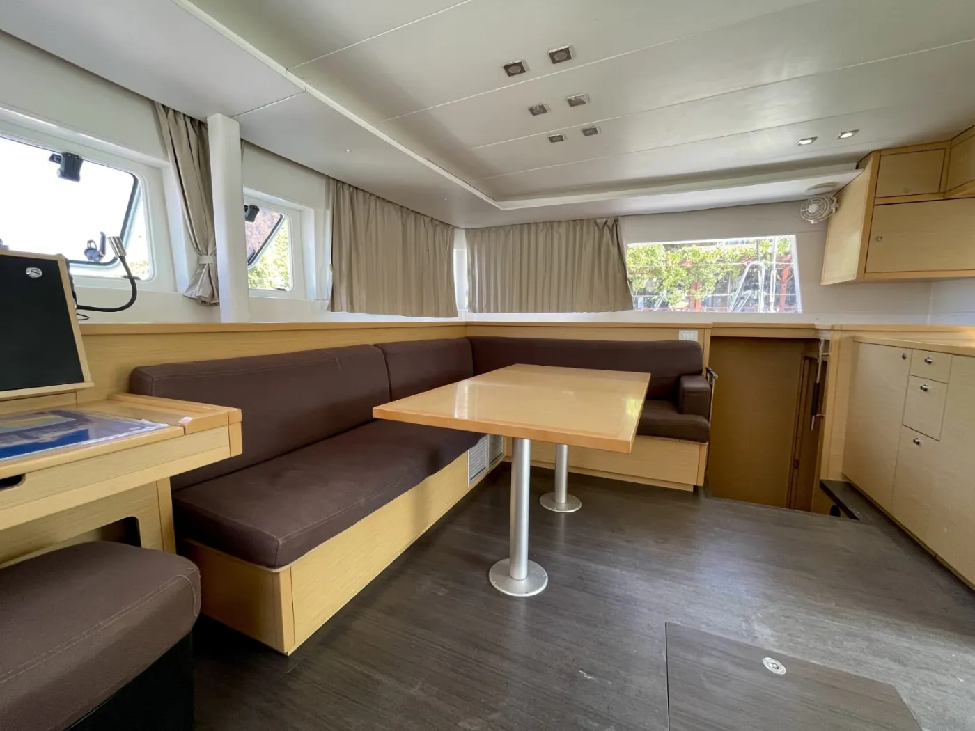 AF-L450F - Catamaran in Alimos