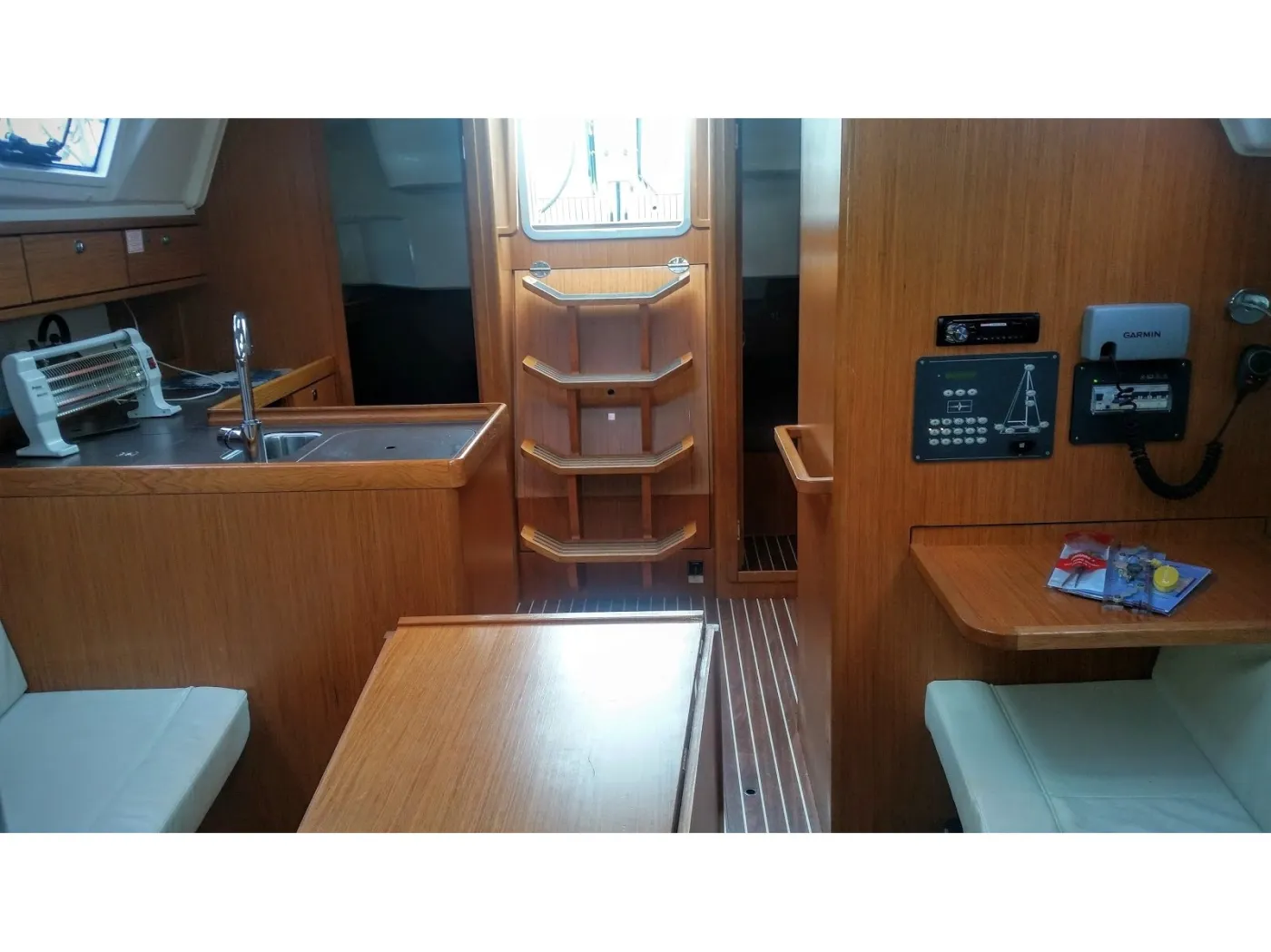 AF-B37C - Sailboat in Alimos