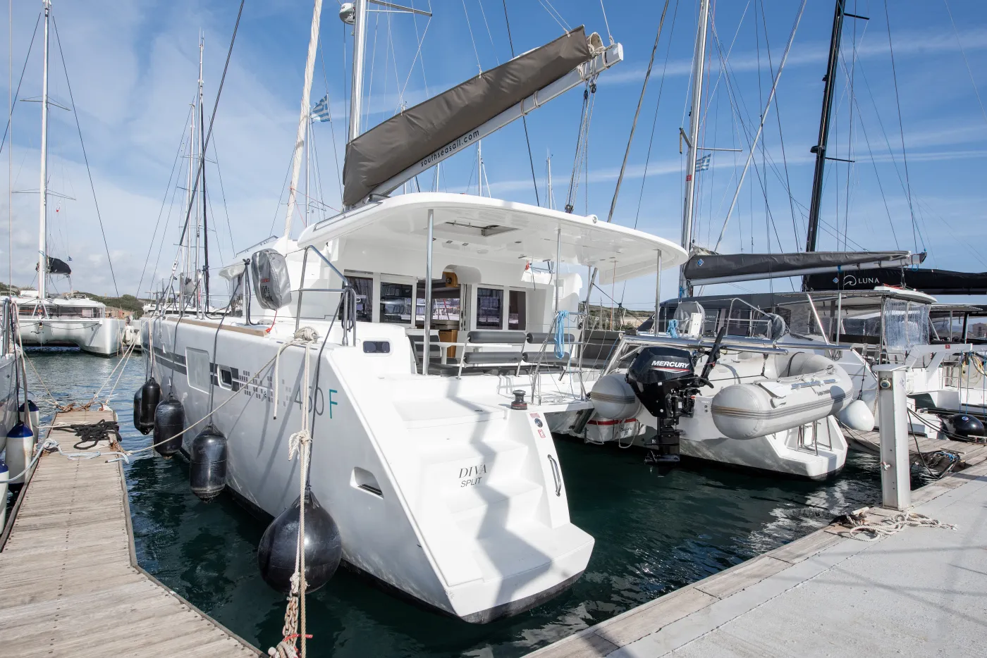 Diva - Catamaran in Anatoliki Attiki
