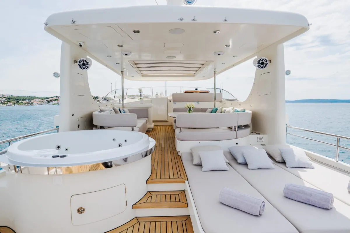 Dream - Motor Yacht in Šibenik